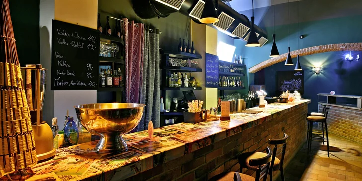 Vyhlášený brazilský drink Caipirinha nebo dezert s kávou či čajem v restauraci Delicia pro 1 i 2 osoby
