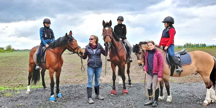 Zážitkový den s koňmi v Praze: péče o koníka, výcvik na jízdárně, vyjížďka v přírodě i občerstvení