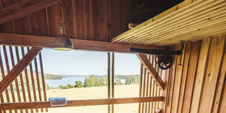 Jako na šlechtickém sídle: pobyt na Lipně, snídaně, panoramatická sauna i privátní vířivka