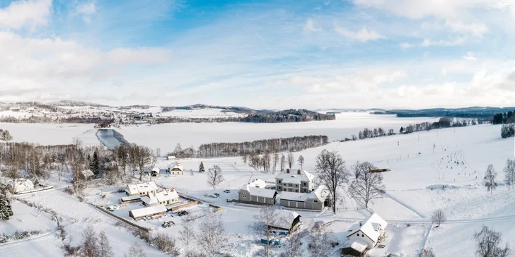 Jako na šlechtickém sídle: krásný pobyt na Lipně, snídaně a panoramatická sauna