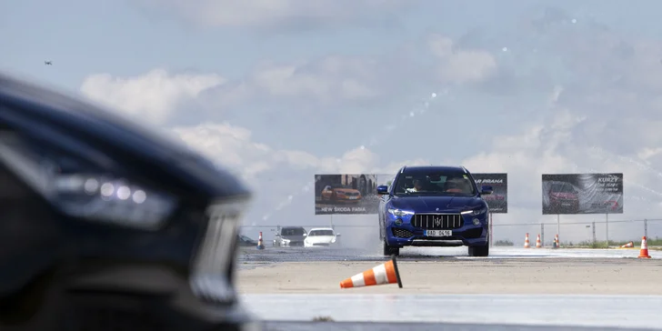 Jedinečná nabídka MAX CARS: škola smyku na profesionálním polygonu