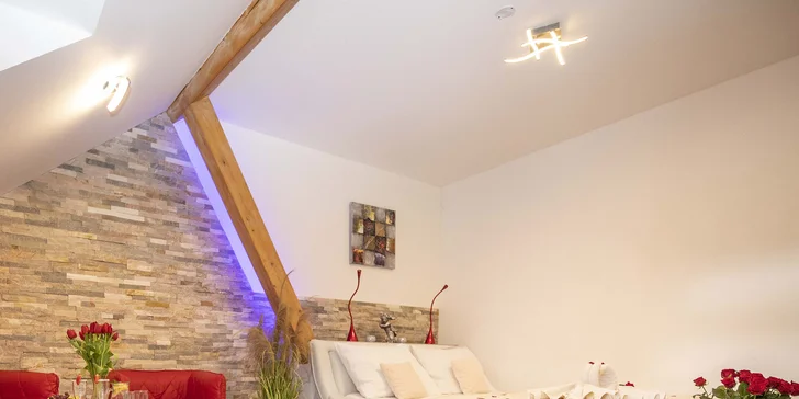 Čas jen pro vás dva: romantický pobyt v Dobříši, apartmá s vířivkou i saunou a snídaně do postele
