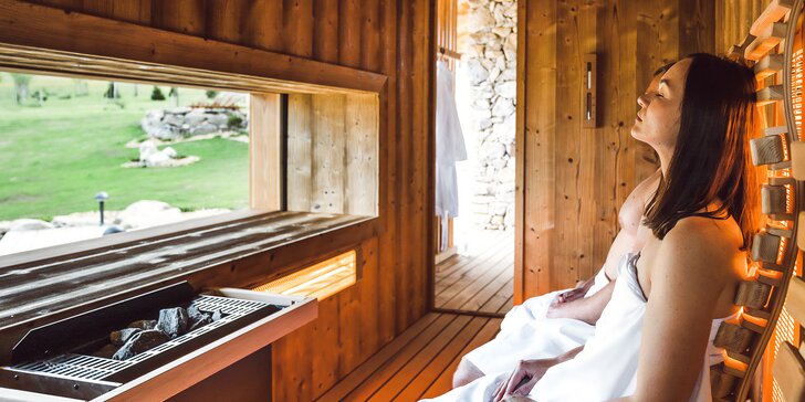Jako na šlechtickém sídle: pobyt na Lipně, snídaně, panoramatická sauna i privátní vířivka