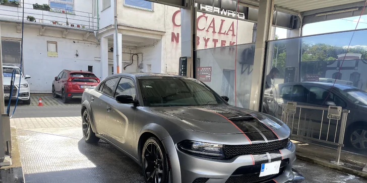 Superjízda v nadupaném Dodge Charger: 15 minut nebo rovnou pronájem na celý den