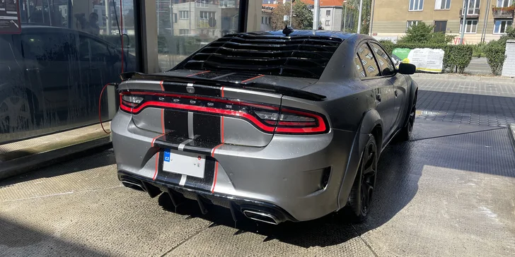 Superjízda v nadupaném Dodge Charger: 15 minut nebo rovnou pronájem na celý den