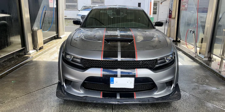 Superjízda v nadupaném Dodge Charger: 15 minut nebo rovnou pronájem na celý den