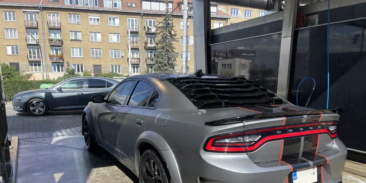 Superjízda v nadupaném Dodge Charger: 15 minut nebo rovnou pronájem na celý den