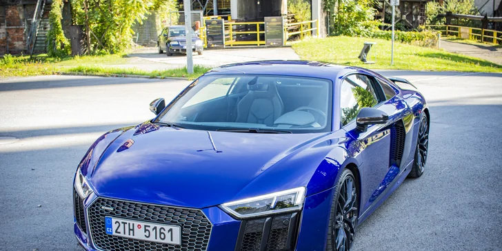 Jízda v moderní Audi R8 V10 Plus: 15 min. spolujízdy nebo až 30 min. řízení