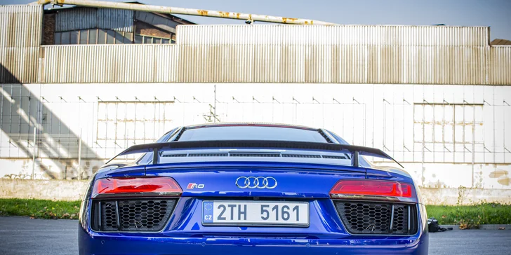 Jízda v moderní Audi R8 V10 Plus: 15 min. spolujízdy nebo až 30 min. řízení