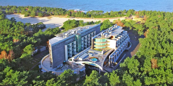 Dovolená u Baltu: 5* hotel se soukromou pláží, polopenze i neomezený vstup do termálního wellness