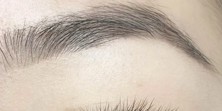 Prodloužení a zhuštění řas objemovou technikou Volume Extensions