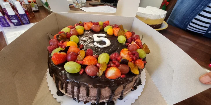 Káva a dortík dle výběru: v nabídce i bezlepkové, veganské či nízkosacharidové