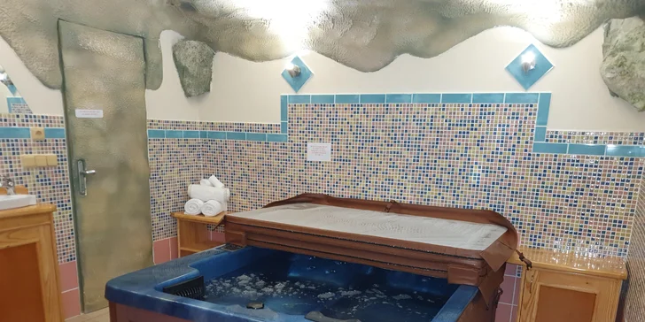 Užijte si až 3 hodiny soukromého odpočinku: Wellness Resort Svět s vířivkou a saunou