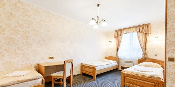 Dámská jízda pro 2–4 osoby: polopenze s moravským přívlastkovým vínem a proseccem, wellness a procedury