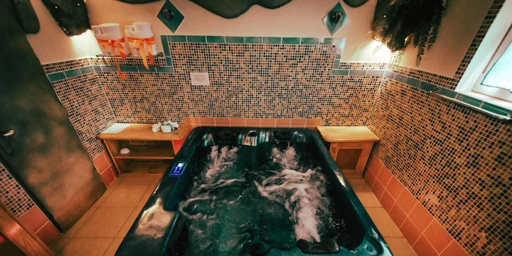 Užijte si až 3 hodiny soukromého odpočinku: Wellness Resort Svět s vířivkou a saunou