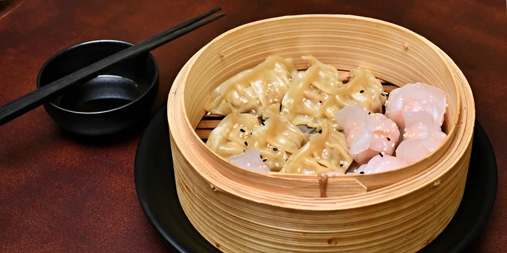 Dim sum a gyoza knedlíčky v masové i vege verzi v restauraci na Vinohradech