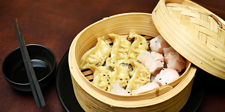 Dim sum a gyoza knedlíčky v masové i vege verzi v restauraci na Vinohradech