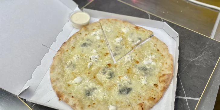 Jedna nebo čtyři pizzy podle výběru na odnos s sebou nebo rozvoz