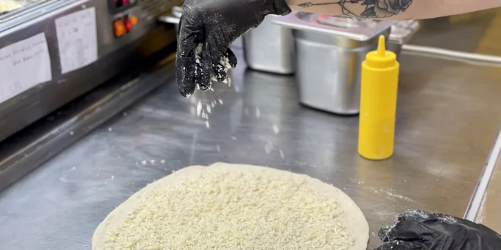 Jedna nebo čtyři pizzy podle výběru na odnos s sebou nebo rozvoz