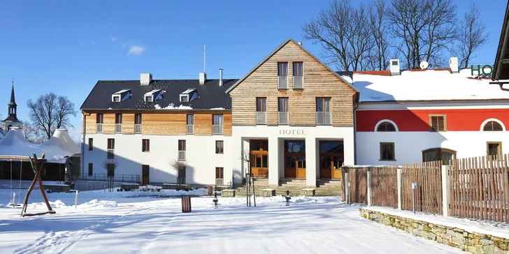 4* pobyt v historické tvrzi v Letohradu: snídaně či polopenze, wellness i zábavný program