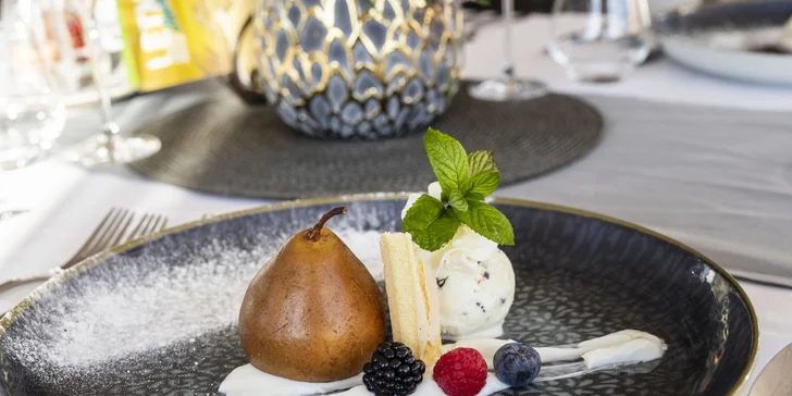 Svatomartinské menu o 4 chodech: jatýrka, dýňová polévka, kachní stehna, dezert i sklenka vína