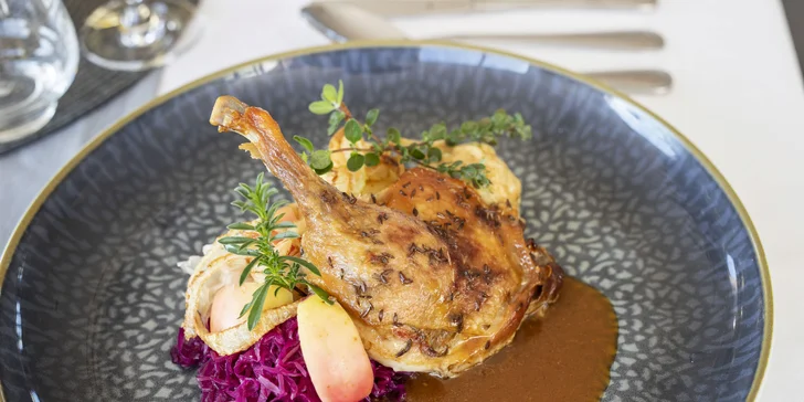 Svatomartinské menu o 4 chodech: jatýrka, dýňová polévka, kachní stehna, dezert i sklenka vína