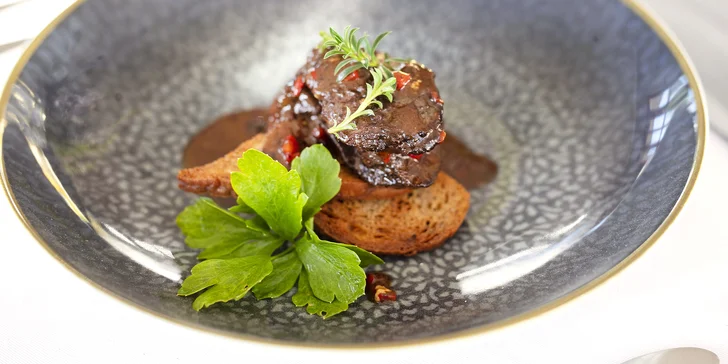 Svatomartinské menu o 4 chodech: jatýrka, dýňová polévka, kachní stehna, dezert i sklenka vína