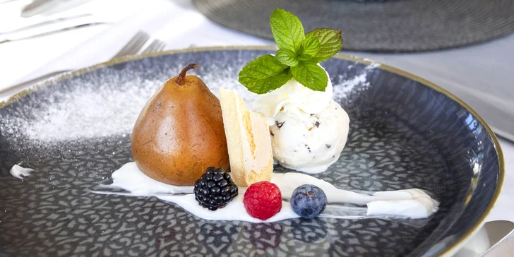 Svatomartinské menu o 4 chodech: jatýrka, dýňová polévka, kachní stehna, dezert i sklenka vína