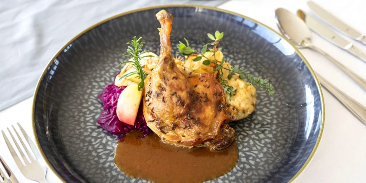 Svatomartinské menu o 4 chodech: jatýrka, dýňová polévka, kachní stehna, dezert i sklenka vína