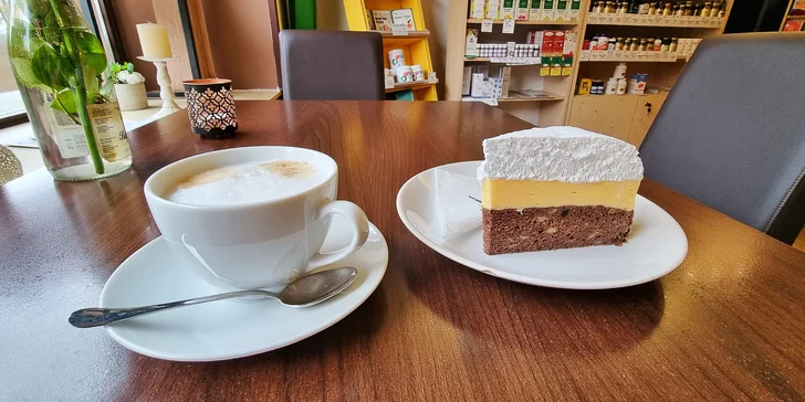 Káva a dortík dle výběru: v nabídce i bezlepkové, veganské či nízkosacharidové
