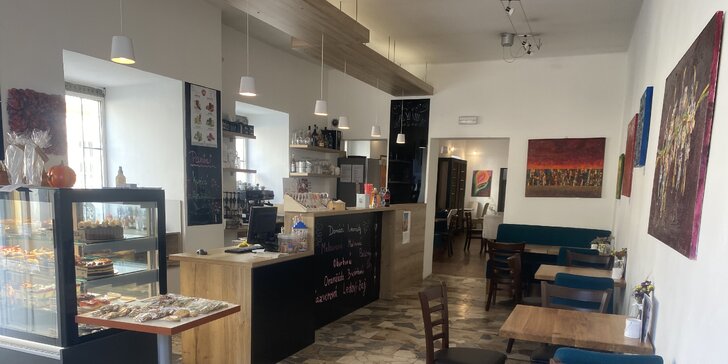 Kavárna v centru města: káva s dortem či zákuskem dle výběru pro 1 nebo 2 osoby