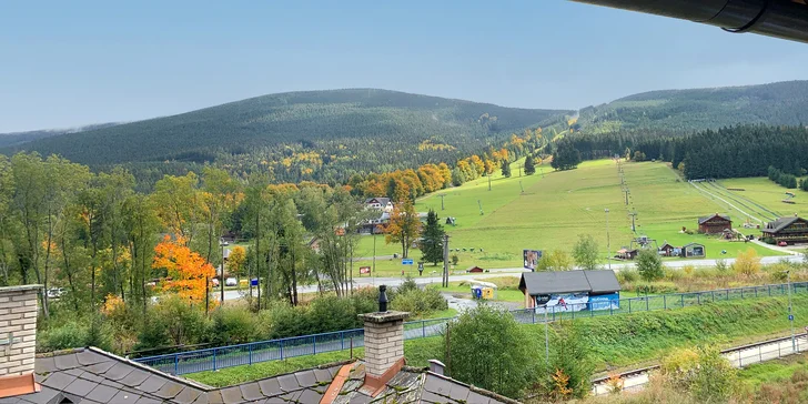 Vyrazte s rodinou za aktivní dovolenou do Jeseníků: chata v blízkosti ski areálů, snídaně či polopenze