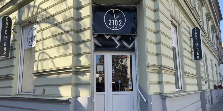 Kafe za jedenáct, pivo za patnáct: 30 nebo 60 minut v baru, kde se platí za čas