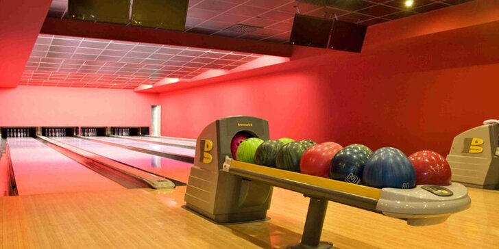 1 nebo 2 hodiny bowlingu až pro 8 osob: moderní dráhy v hotelu Palcát