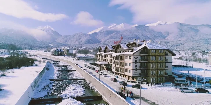 Za parádní lyžovačkou do Bulharska: 5* hotel se snídaní, bazénem, vířivkou a saunami