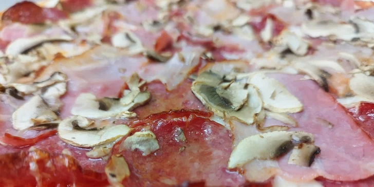 Jedna nebo čtyři pizzy podle výběru na odnos s sebou nebo rozvoz