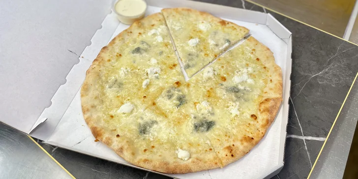 Jedna nebo čtyři pizzy podle výběru na odnos s sebou nebo rozvoz