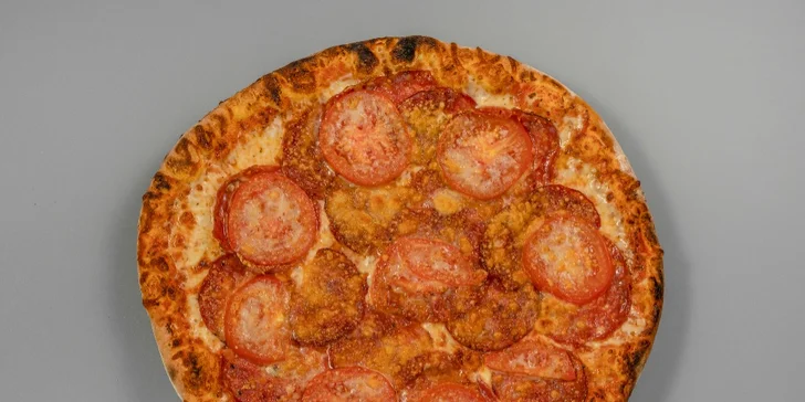 Pizza doma: pochutnejte si na pizze dle výběru a nadýchané těsto spláchněte čepovaným Ostravarem