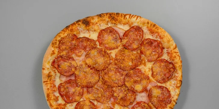 Pizza doma: pochutnejte si na pizze dle výběru a nadýchané těsto spláchněte čepovaným Ostravarem