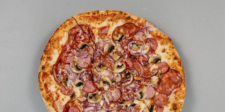 Pizza doma: pochutnejte si na pizze dle výběru a nadýchané těsto spláchněte čepovaným Ostravarem