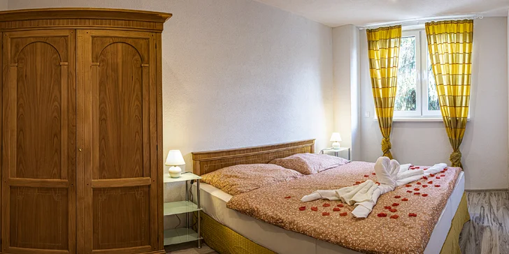 Pobyt v klidné části Liptova: moderní pokoje až pro 7 osob, snídaně nebo polopenze