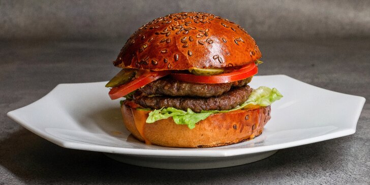 Burger podle výběru z 6 druhů, steakové hranolky a nealko nápoj pro 1 osobu