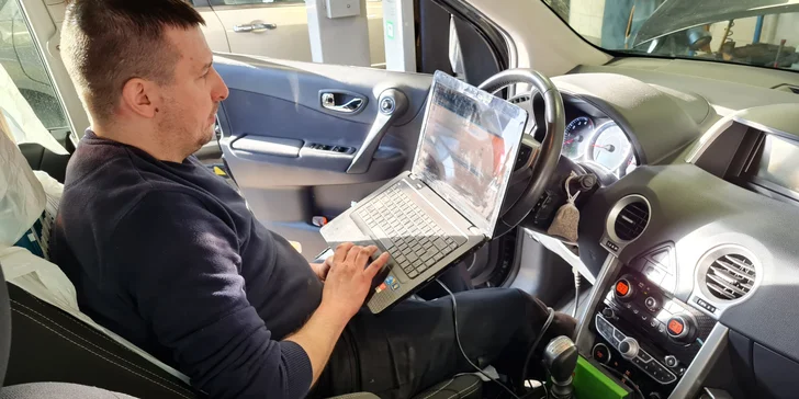 Kontrola ojetého vozu před zakoupením: až 250 servisních položek, přes 100 servisních míst