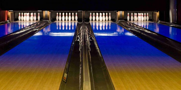 1 nebo 2 hodiny bowlingu až pro 8 osob: moderní dráhy v hotelu Palcát, zapůjčení obuvi