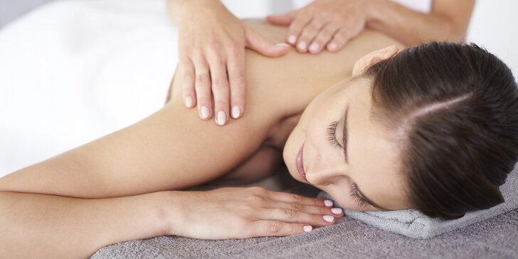 Hodinová kombinovaná masáž dle individuálních potřeb: havajská masáž, reiki i Dornova metoda