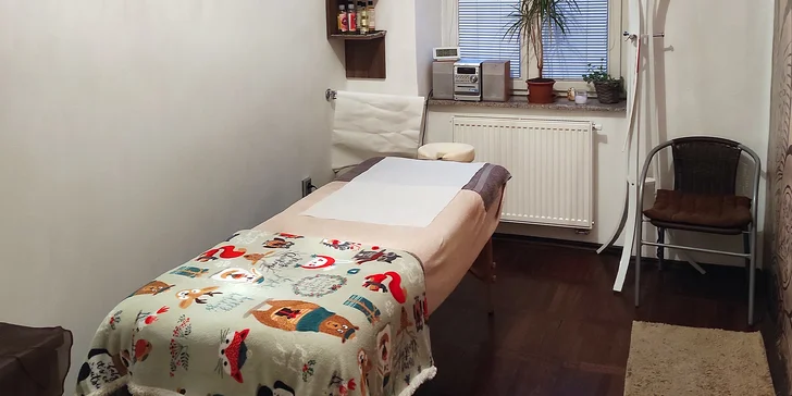 Hodinová kombinovaná masáž dle individuálních potřeb: havajská masáž, reiki i Dornova metoda