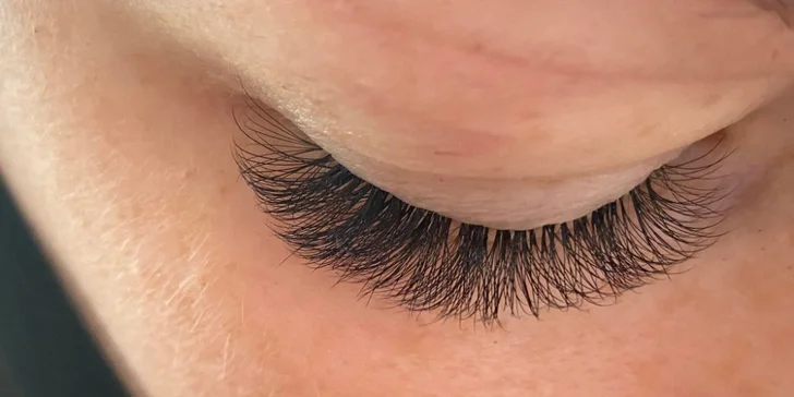 Krásné řasy i obočí: lash lifting, prodloužení řas 3D-5D i laminace obočí, včetně barvy