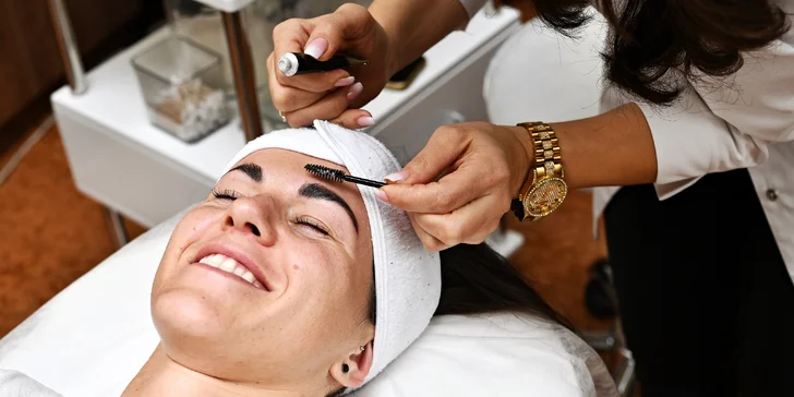 Lash lifting či laminace obočí včetně úpravy a barvení