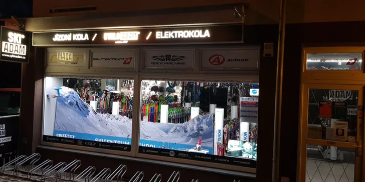 Servis lyží nebo snowboardu: broušení, oprava skluznice i voskování
