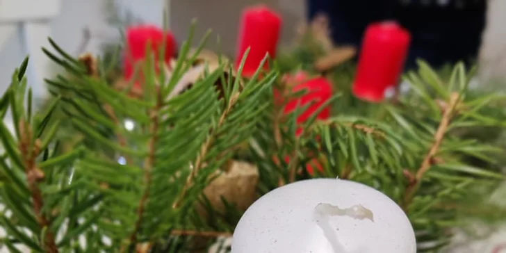 Vánoční výroba dekorací a dárků: věnce, svíčky i ekologické balení dárků